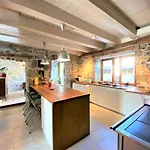 Salvia - House With Pool - בית נופש