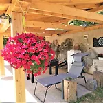 Salvia - House With Pool - בית נופש *