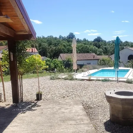 Salvia - House With Pool -