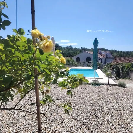 Salvia - House With Pool -