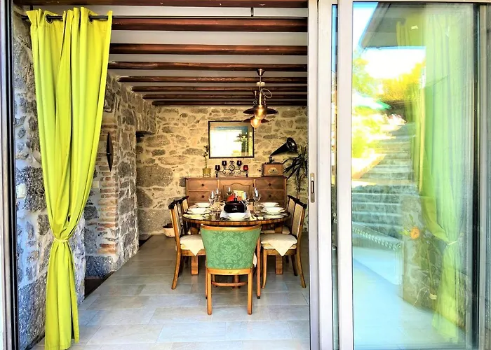Salvia - House With Pool - Jurdani
