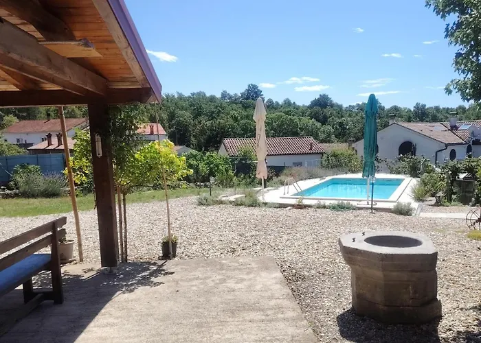 Salvia - House With Pool -